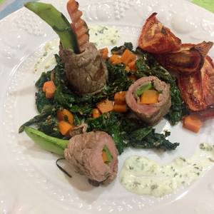 Rollo de Ternera con Verduras en cama de Kale Salteado #ternera #carne #bistec