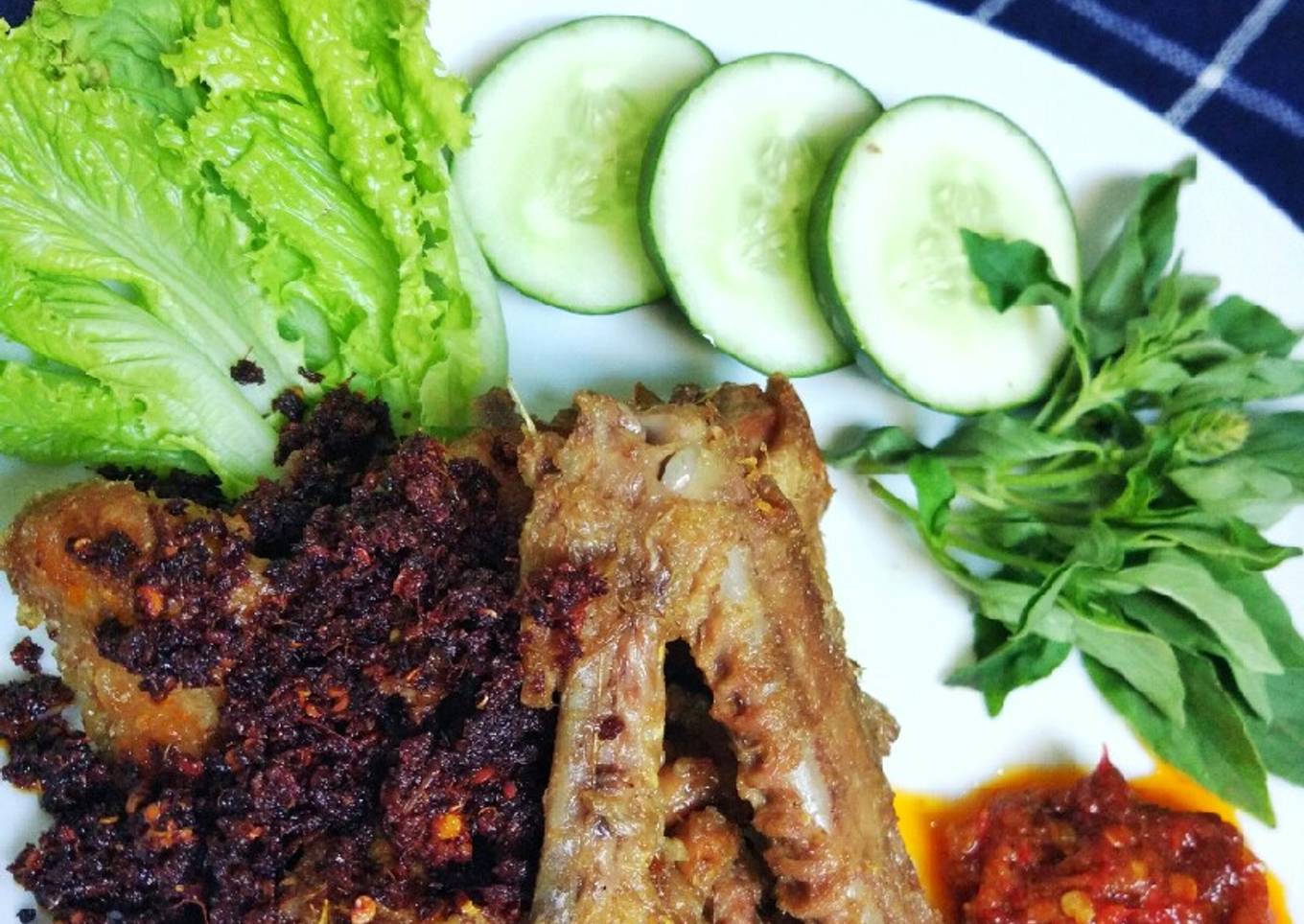 Bebek Goreng khas Madura Bumbu Hitam