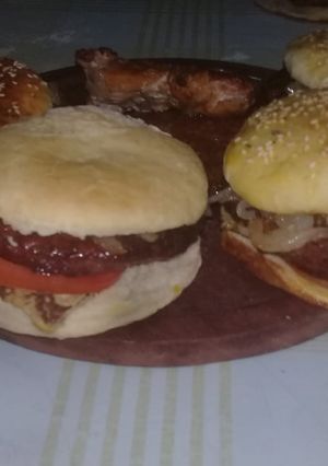 Una foto de Pan de hamburguesas 🍔❤️