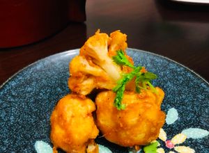Una foto de Coliflor frita con sabor a curry Estilo indio Japonés GOBI 65 🇮🇳🇺🇾🇯🇵ゴビ６５