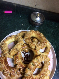 صورة لوصفة فطائر بالعجوه 🥟