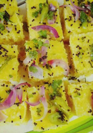 रमादान# मुलायम और स्पंजी खामन ढोकला (#Ramadan#Soft and spongy Khamn dhokka recipe in hindi) रेसिपी मुख्य फोटो
