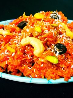 गाजर का हलवा (Gajar ka halwa recipe in Hindi) रेसिपी मुख्य फोटो