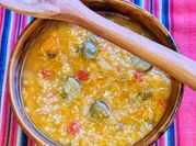Una foto de guiso de quinoa