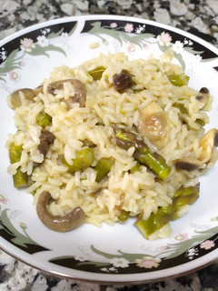 Una foto de Arroz con espárragos y champiñones