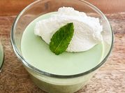 Una foto de postres té matcha