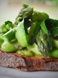Une photo de Tartine verdurette du printemps
