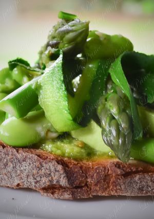 Une photo de Tartine verdurette du printemps