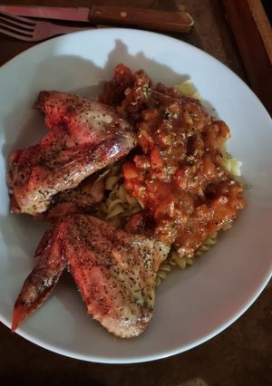 Una foto de Alitas con fideo con tuco