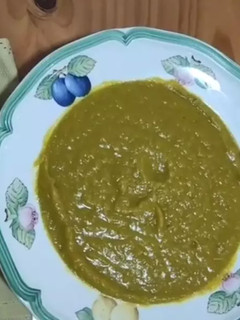 Una foto de Crema de verdura con merluza y pata de cangrejo 🥰