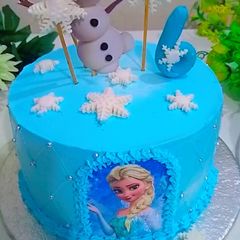 A picture of Elsa theme cake.