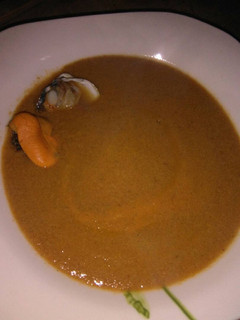 Una foto de Crema de moluscos y gambones