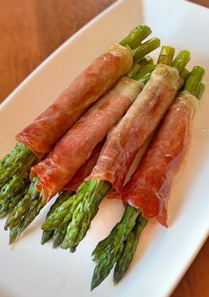 A picture of Asparagus & Parma Ham.