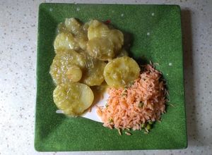 Una foto de Papas doradas con salsa