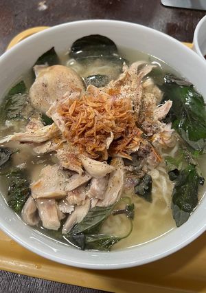A picture of Hu Tieu Mi Ga (Chicken Noodle Soup, Instant Pot).
