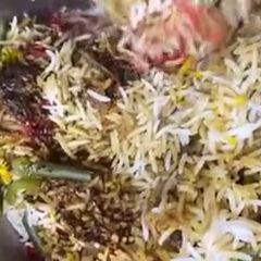 A picture of Chicken biryani.