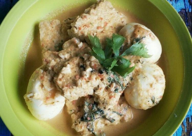 41. Pecel Telur dan Tempe