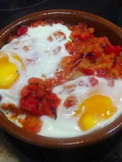 Una foto de Huevos al plato con jamón