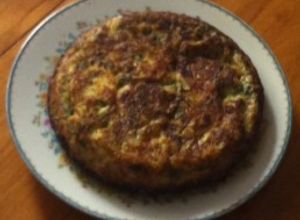 Una foto de Fritata persa de poro y perejil