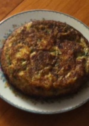 Una foto de Fritata persa de poro y perejil