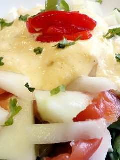 Una foto de Ensalada de Salmón ahumado y Melón con aliño de yogurt