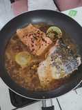 Salmón al limón y ajo