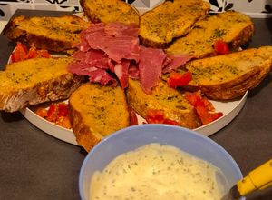 Une photo de Pains 🍞 tomates 🍅 jambon Serrano