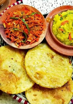 A picture of Daal Kachori.