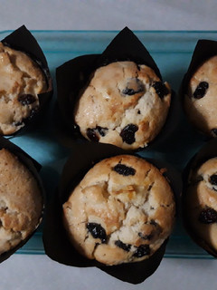 Una foto de Muffins y manzana y arándanos