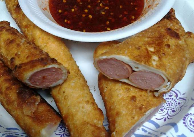 Hotdog Egg rolls with sweet and spicy sauce