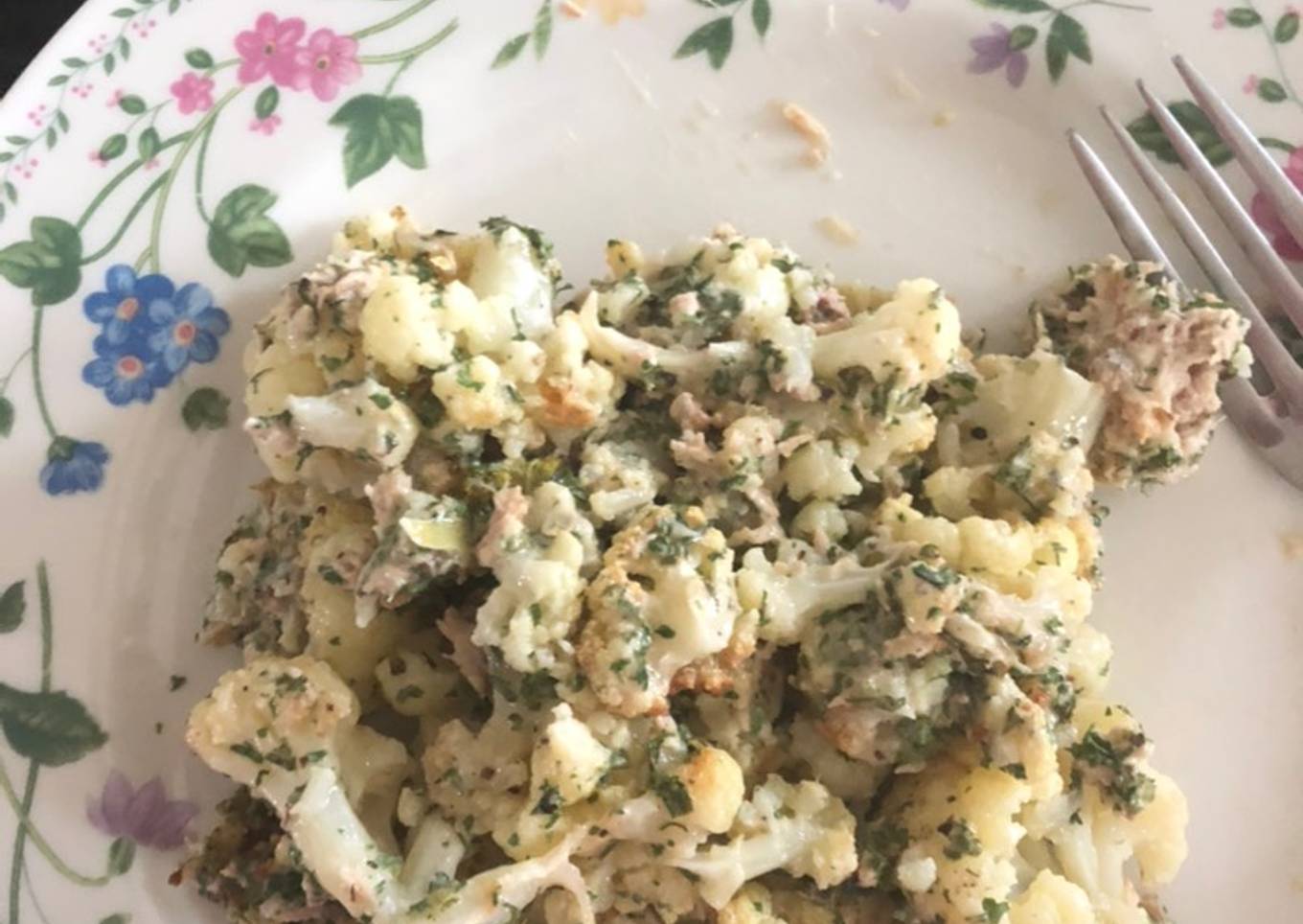 Cauliflower salad with tuna