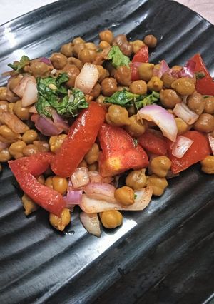 A picture of Kala Chana chaat.