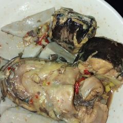 A picture of Bula in fish pepper soup.