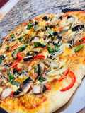 Pizza de champiñones y vegetales