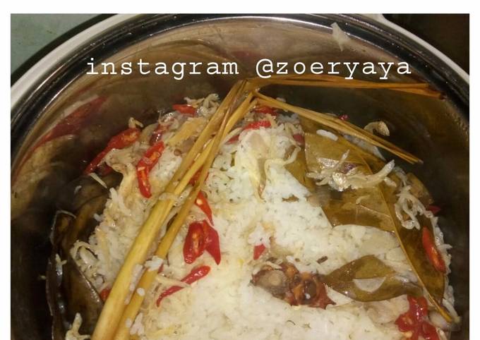 Standar Resep mudah memasak 8. Nasi liwet rice cooker yang nagih banget
