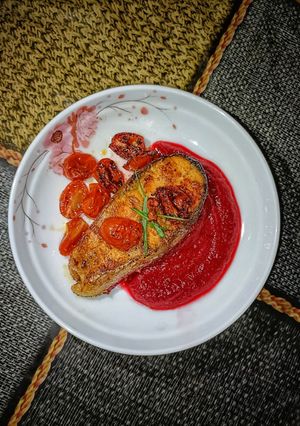 Gambar Honey Glazed Salmon With Beetroot Sauce