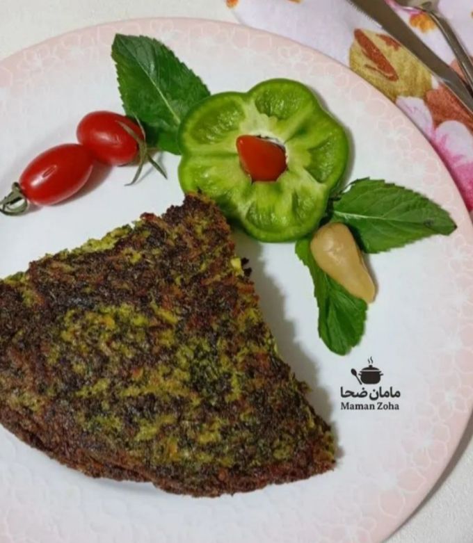 عکسی از دستور کوکو سبزی با سیب زمینی آبپز
