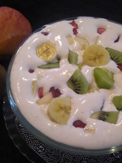 ફ્રૂટ ક્રીમ સલાડ(Fruit cream salad recipe in Gujarati) રેસીપી મુખ્ય ફોટો