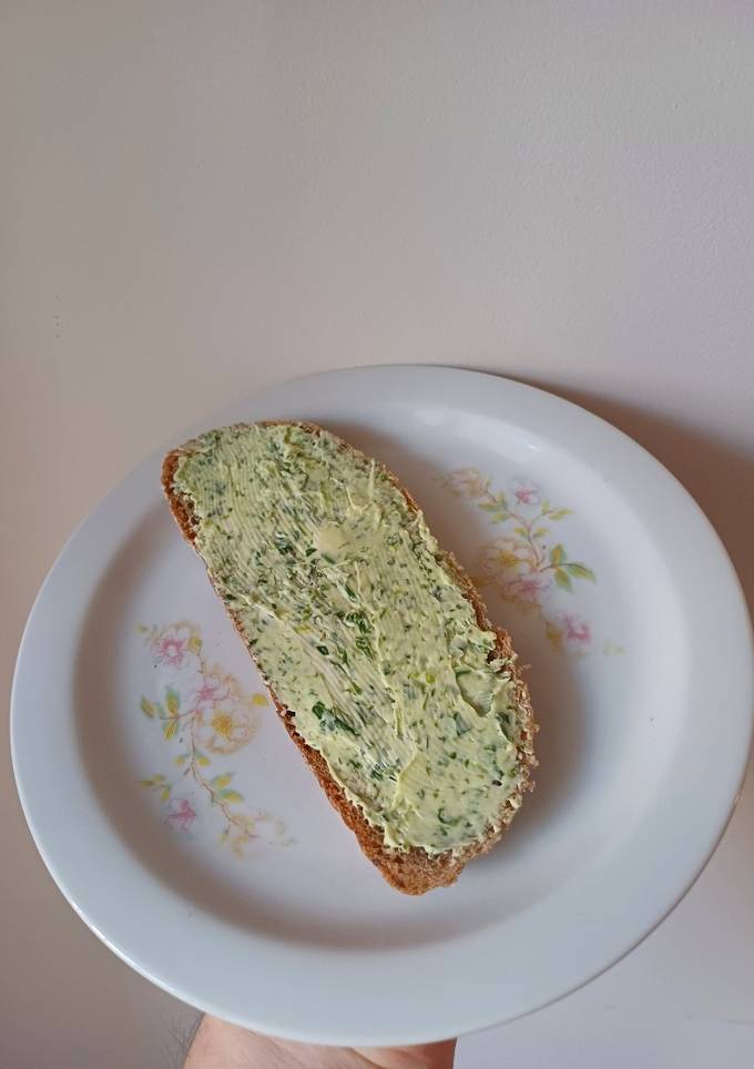 Масло з черемшею