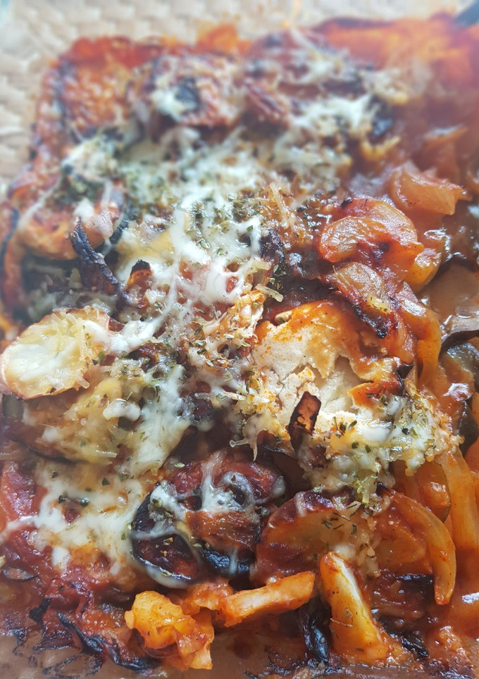 Una foto de Verduras al horno gratinadas con salsa