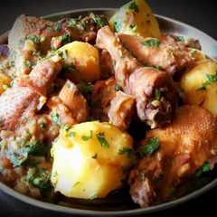 Chicken and potatoes stew A picture of Chicken and potatoes stew.