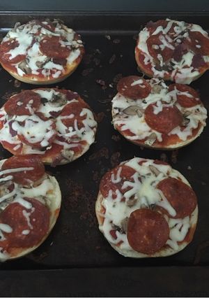 A picture of Pizza bagels.