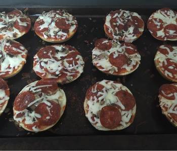 Unique Cuisine Pizza bagels Delicious and Healthy