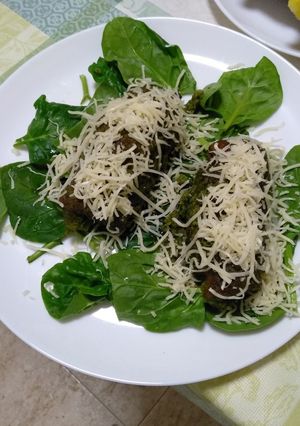 Una foto de Escalope de ternera rellenos de camarones y espinacas