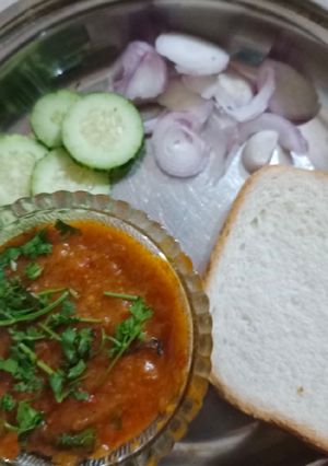 પાવભાજી (Pav Bhaji Recipe In Gujarati) રેસીપી મુખ્ય ફોટો