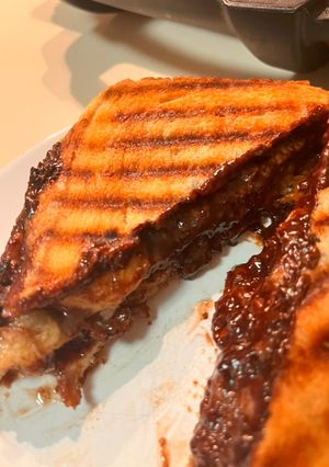 Φωτογραφία της συνταγής Γλυκό τοστάκι με πραλίνα και μπανάνα στην τοστιέρα + μυστικό