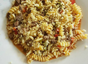 Una foto de Fideos tirabuzón al strogonoff