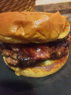 Una foto de Hamburguesa ahumada de chorizo 🍔