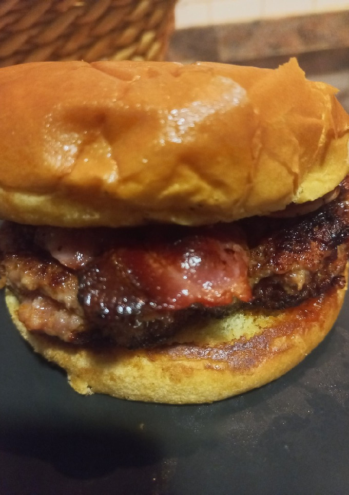 Una foto de Hamburguesa ahumada de chorizo 🍔