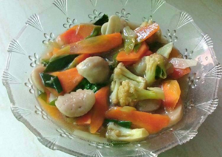 Proses Menyiapkan Capjay sayur bakso, Enak Banget